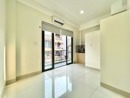 PHÒNG BAN CÔNG MỚI XÂY - ÂU CƠ GIAO LẠC LONG QUÂN, 28m2