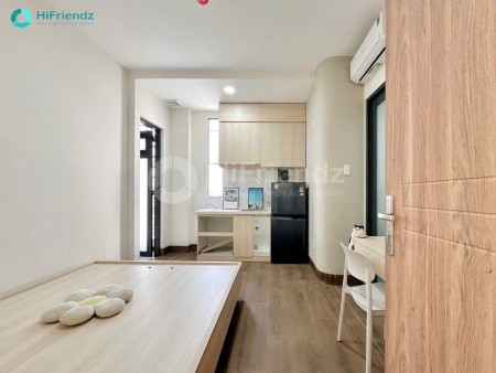 Studio mới toanh full nội thất bancon nhỏ xinh ngay trung tâm quận 7 , 30m2