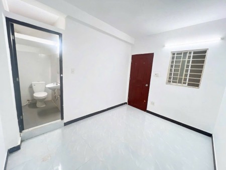 Phòng có máy lạnh, nệm - cho thuê 3tr6, 26m2
