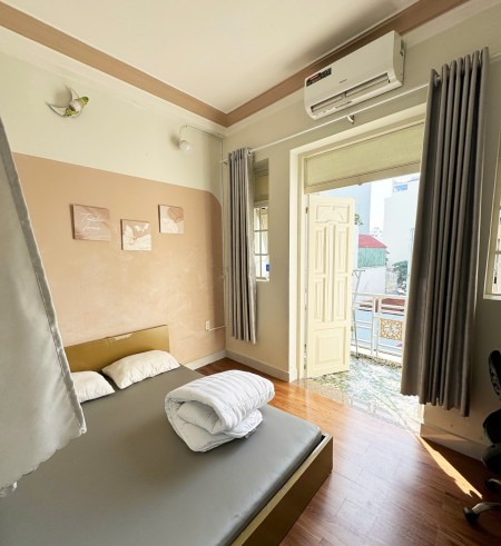 Cho thuê phòng trọ ban công đường Bạch Đằng ngay sân bay Tân Sơn Nhất., 40m2