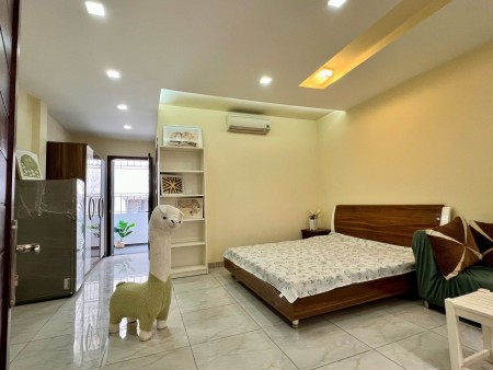 Studio ban công kế bên VinCom Nam Long Quận 7, 40m2