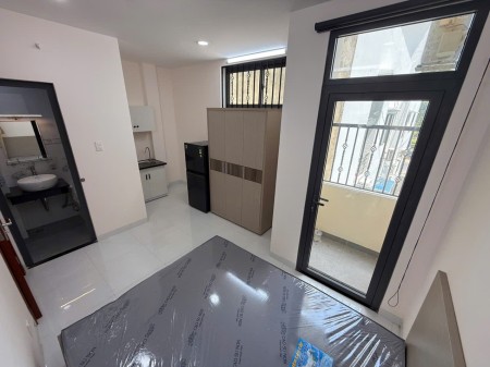 STUDIO FULL NỘI THẤT BAN CÔNG GIÁ DÀNH CHO HSSV Ở QUẬN 4, 30m2