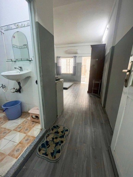 1 Phòng ban công lớn, cửa sổ thông thoáng, rộng rãi, không chung chủ - 572 Lê Hồng Phong, q10, 30m2