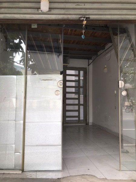 Cho thuê phòng mặt tiền đường Tân Sơn, Tân Bình, 15m2