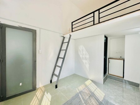 Sắp trống phòng gác có cửa sổ, tủ bếp - 160 Lã Xuân Oai, Q9, 25m2