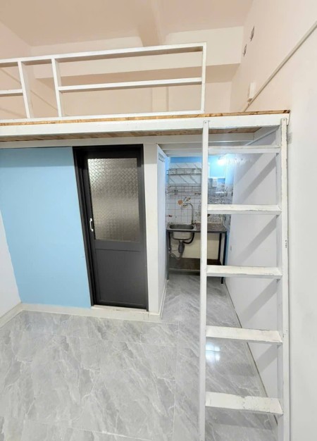 Phòng có gác, cửa sổ, sẵn máy lạnh, 20m2