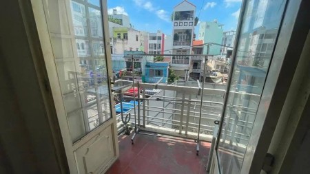 Giá 3Trx - Ban công- Sẵn máy lạnh - Toilet riêng-Tầng 2 - nhận 1 xe, 20m2