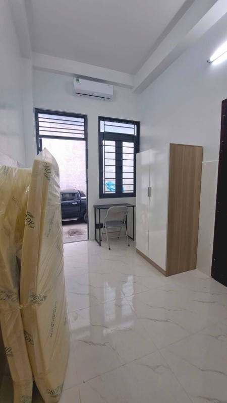 Phòng trệt mặt tiền riêng biệt ngay Phan Văn Hớn , Cầu Tham Lương, 20m2