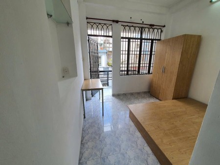 Phòng ban công 4tr / studio 3tr8 cửa sổ, 20m2