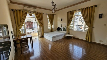 Căn hộ studio ban công tách bếp rộng 40m2 Bàu Cát gần sân bay Tân Sơn Nhất, Hoàng Hoa Thám, Tân Bình, 40m2