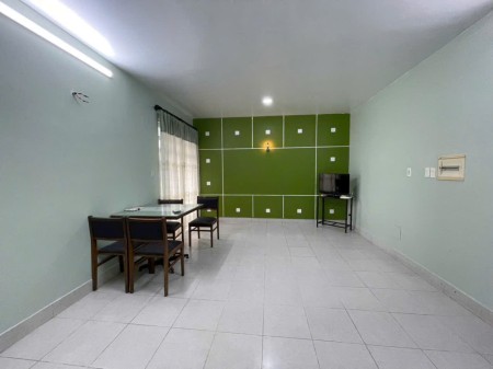 Chung cư 312 Lạc Long Quân, Q11: 2p ngủ, 2wc, full nội thất, 9tr, 75m2