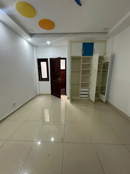 Cho nữ thuê phòng sẵn nội thất máy lạnh, tủ đồ, nệm, wifi miễn phí, chỉ 3tr4, không có phí quản lý, 25m2