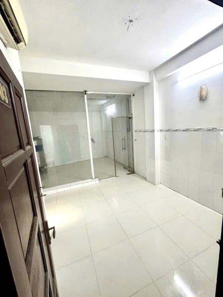 Em có phòng 4tr anh chị xem ạ, khu vực q6 mặt tiền đường 177 bà hom, 30m2