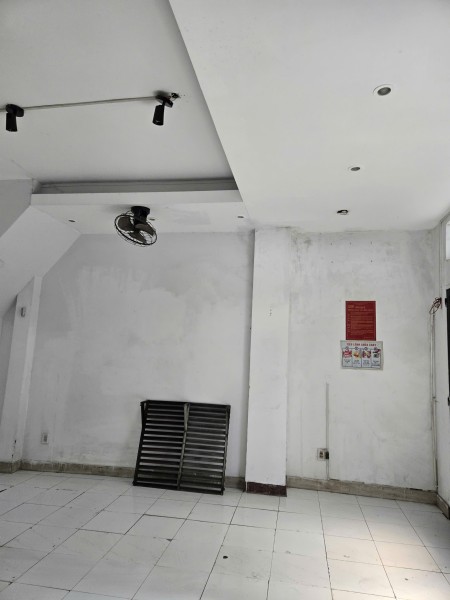 Cho thuê nhà nguyên căn, gần chợ thuốc tây Q10, 43m2, Kinh doanh tốt, 43m2