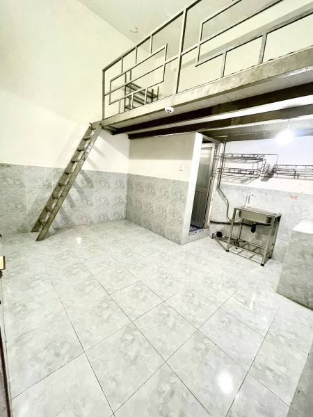 phòng tầng trệt thoáng ánh sáng tự nhiên ngay cầu vượt bình phước giá 2tr5, 25m2