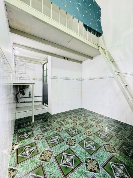 Phòng 2TR3, Ngay Trệt, Free Xe, Gác Cao,Gần chợ Lạc Quang, 20m2