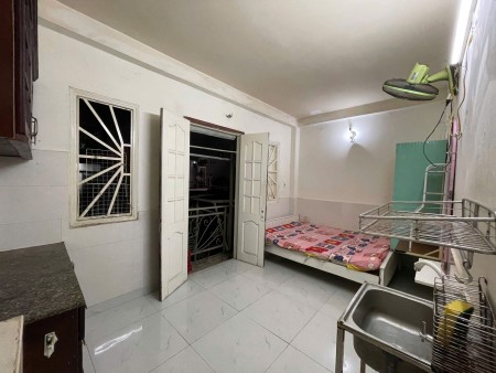 Phòng 2 triệu 900. BAN CÔNG - CÓ NỘI THẤT SẴN, 20m2