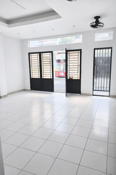 Cho thuê nhà nguyên căn, gần chợ thuốc tây Q10, 43m2, Kinh doanh tốt, 43m2