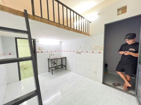 Cuối tháng 4 mình còn trống 1 phòng do bạn đi thực tập xa chỗ ở nên mình cần cho thuê lại, 20m2