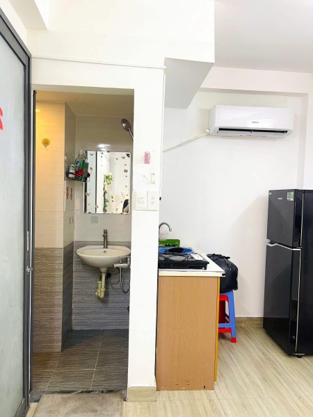 Phòng ban công đầy đủ nội thất Quận Bình Thạnh, 18m2