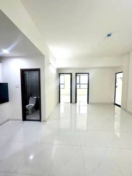 Chung cư Phú Thạnh, Nguyễn Sơn, TP: 3p ngủ, 9tr/th, nhà trống, 95m2, 95m2