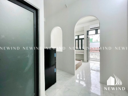 Cho Thuê Căn Hộ Ban Công Full Nội Thất Ngay Trung Tâm Quận 4, 40m2
