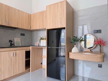 STUDIO BAN CÔNG SANG TRỌNG - FULL NỘI THẤT GỖ - LIỀN KỀ RMIT & TDTU, 25m2