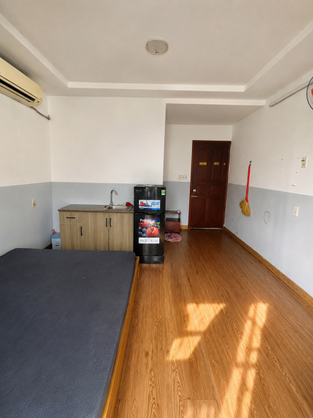 Phòng trọ ban công lớn ngay Tô Hiệu — Hòa Bình, Tân Phú đón nắng cực đẹp, 20m2