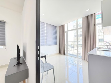 CHO THUÊ CĂN HỘ 1 PHÒNG NGỦ, BAN CÔNG, FULL NỘI THẤT – NGAY DƯỚI CHÂN CẦU NGUYỄN VĂN CỪ, 40m2