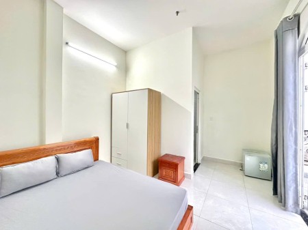 Phòng ban công full nội thất xịn sò mới 100% ngay Tân Thuận Tây gần Đại học Nguyễn Tất Thành, 25m2