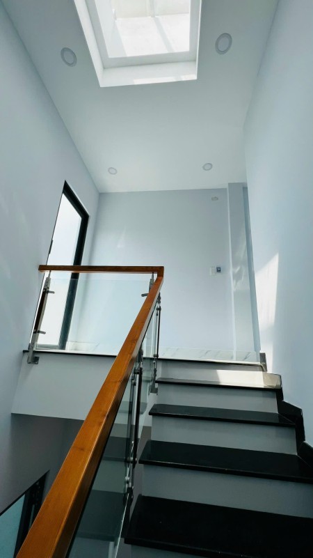 1 phòng NHÀ NGUYÊN CĂN 3 TẦNG MỚI, 20m2