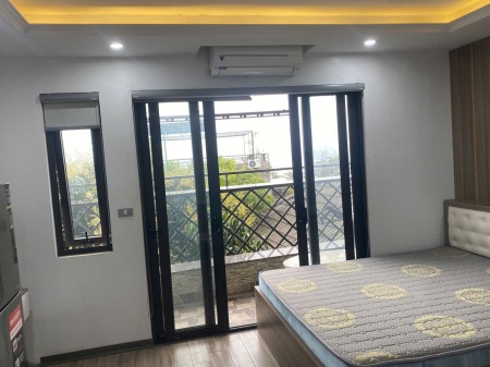 Cho thuê Căn hộ chung cư mini Full đồ cao cấp. Ban công View Hồ Tây cực Chill. Chỉ 7.5tr, 34m2