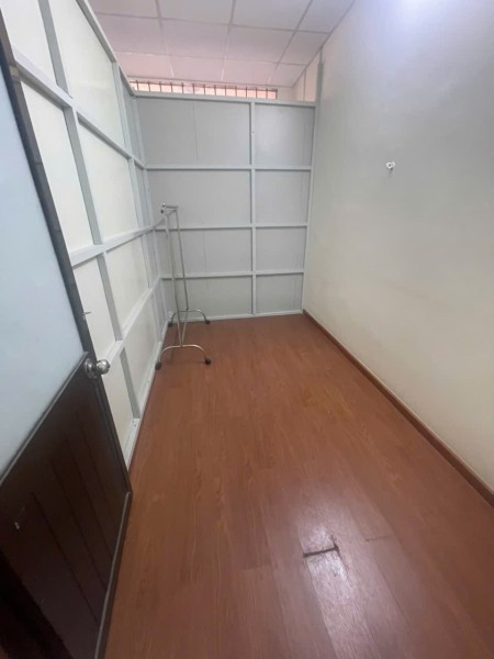 NỮ Nhân Viên Văn Phòng Thuê Phòng, 10m2