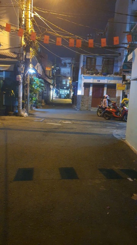 CHO THUÊ NHÀ NHỎ RIÊNG BIỆT BÀ HOM QUẬN 6 P. PHÚ LÂM GẦN GALAXY CHỢ PHÚ LÂM. , nhà có ban công, 15m2