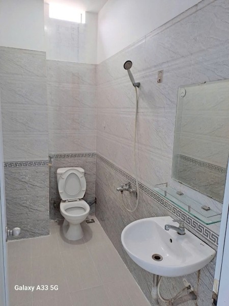 Hiện mình còn trống 2 phòng Ban Công, rộng thoáng, full nội thất, 22m2