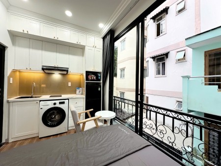 Studio Ban Công Quận 1 – Full Nội Thất Cao Cấp, Phòng Mới, Giá Tốt, 30m2