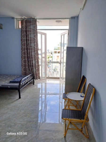 Phòng Ban Công View Nghìn Đô $, nhưng giá chỉ 4tr800. Phòng ngay mặt tiền đường Điện Biên Phủ, 25m2