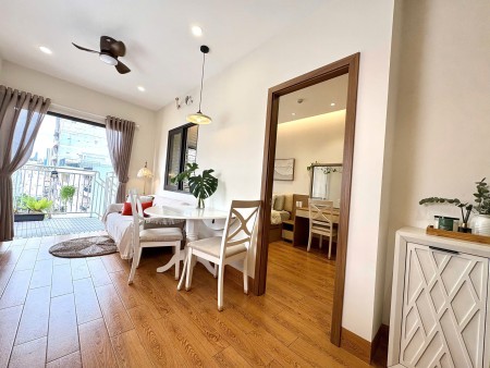 Cho thuê căn hộ 1 PN ban công, ban công tách bếp, full nội thất, máy giặt riêng Nguyễn Trãi Quận 5, 45m2