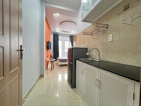 Căn Hộ Ban Công Full Nội Thất Gần Bờ Kè Hoàng Sa - Trường Sa, Vòng Xoay Dân Chủ Quận 3, 40m2