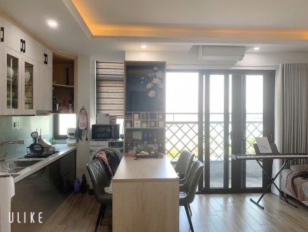 Cho thuê Căn Chung cư mini 1N,1K Full đồ cực VIP, Ngõ rộng View toàn mặt hồ Tây. Chỉ 12tr, 60m2