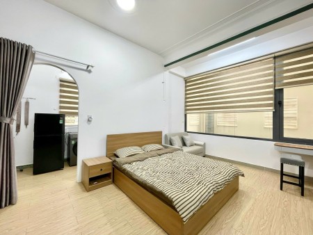 CĂN HỘ TÁCH BẾP 1PN FULL NỘI THẤT CỬA SỔ Ở QUẬN 3, 40m2