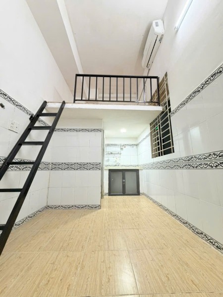 Cho Thuê Căn Hộ Duplex Cửa Sổ Trời Ngay Dương Quảng Hàm, 30m2