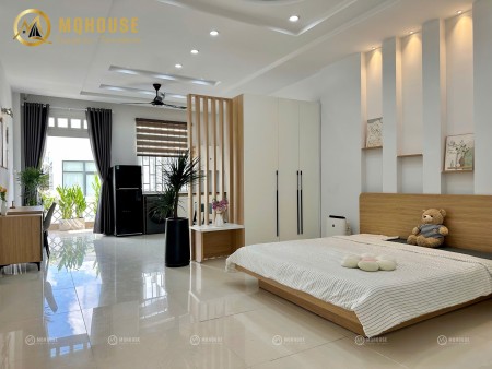 Studio ban công penhouse cực đẹp thoáng gần Lotte Mart Cộng Hòa, 35m2