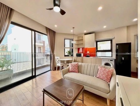 Cho thuê chdv 1PN Ban công ngay Sư Vạn Hạnh Q10, 50m2