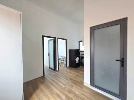 CHO THUÊ CHDV 2 PHÒNG NGỦ - MÁY GIẶT RIÊNG - NGAY VÒNG XOAY DÂN CHỦ, 35m2