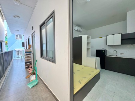 Cho thuê phòng trọ Studio Nguyễn Thị Tần Q8 - Sát cầu Chữ Y, có ban công thoáng, free xe, 28m2