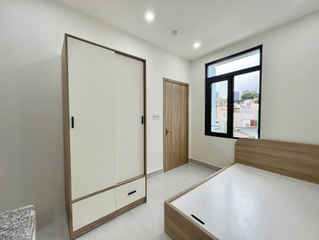 Phòng mới xây có ban công, đường Trường Sa, giá tốt, dọn vào ở ngay, 30m2